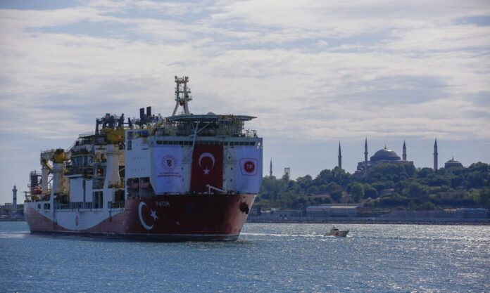 1553699-tourkia.jpg
