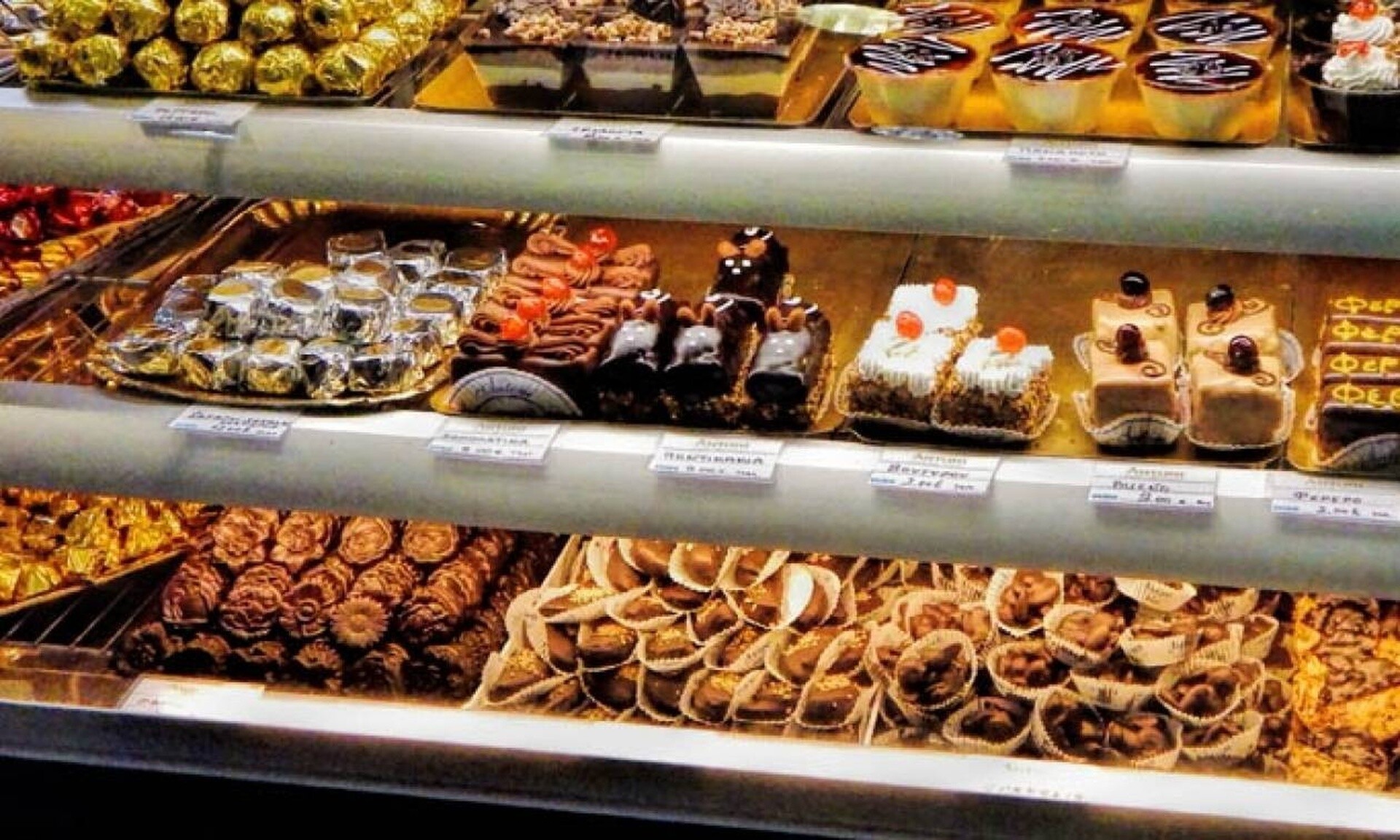 Ζαχαροπλαστεία: Διετής ΣΣΕ και αυξήσεις 15% για τους εργαζόμενους