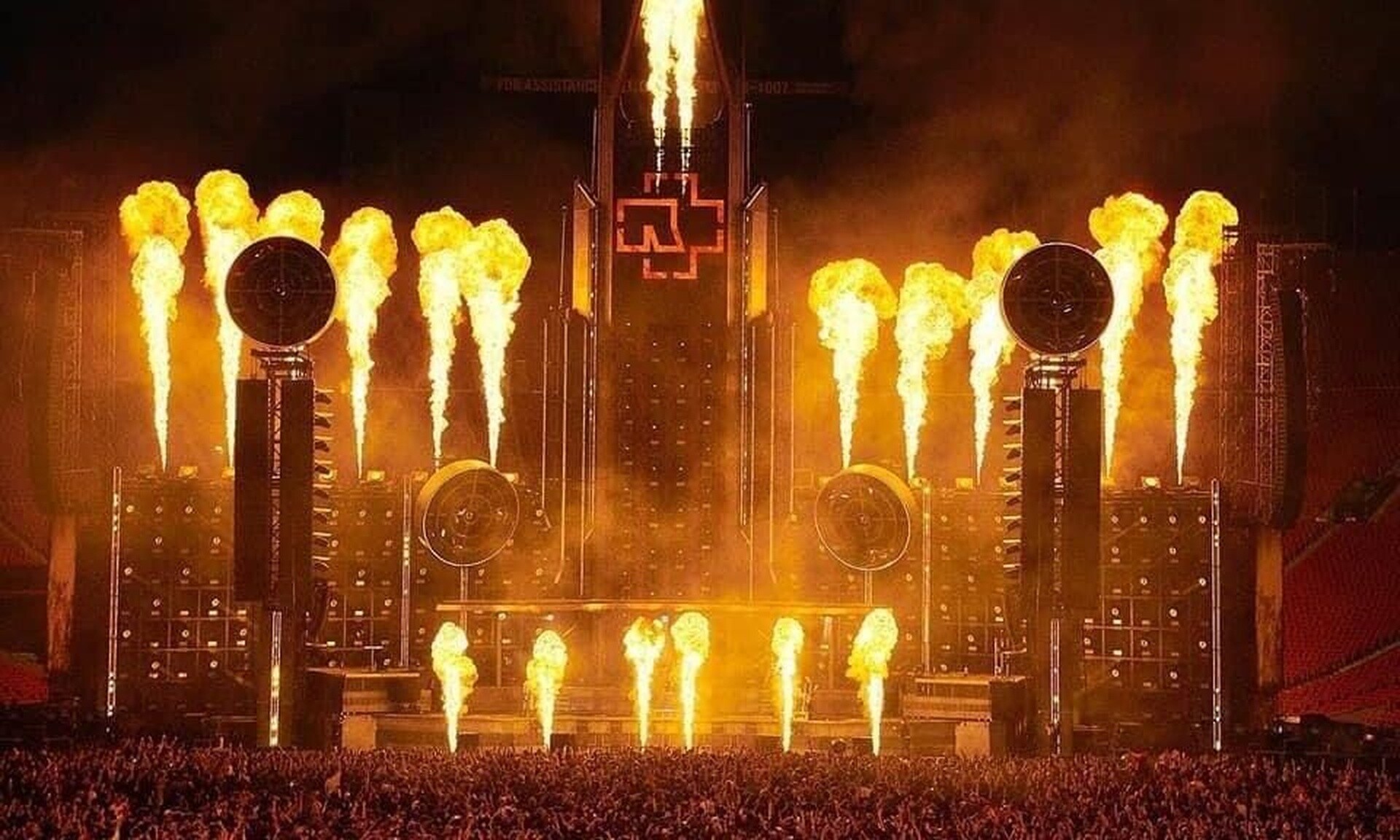 Rammstein: Το εκρηκτικό σόου των Γερμανών έβαλε «φωτιά» στο ΟΑΚΑ