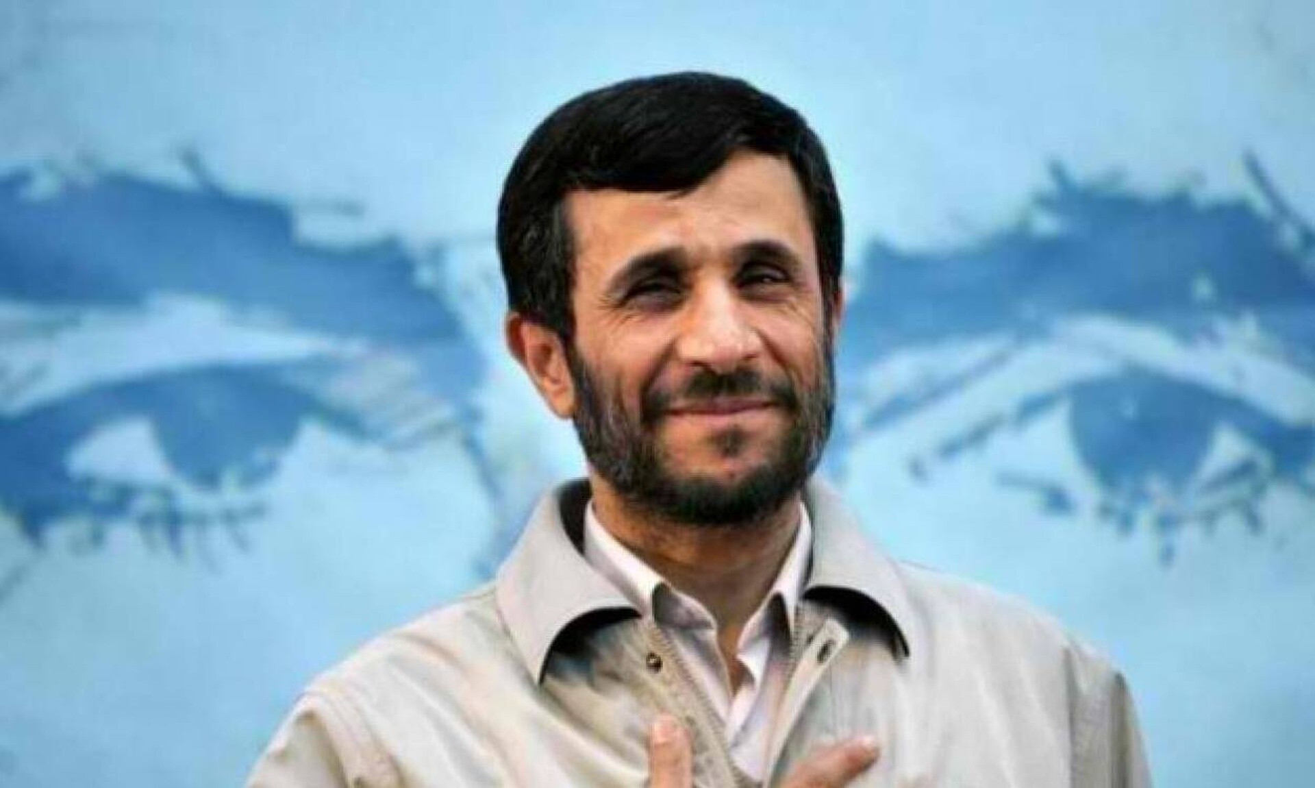 Ο σκληροπυρηνικός Αχμαντινετζάντ διεκδικεί την προεδρία του Ιράν – Στον «αέρα» η υποψηφιότητά του