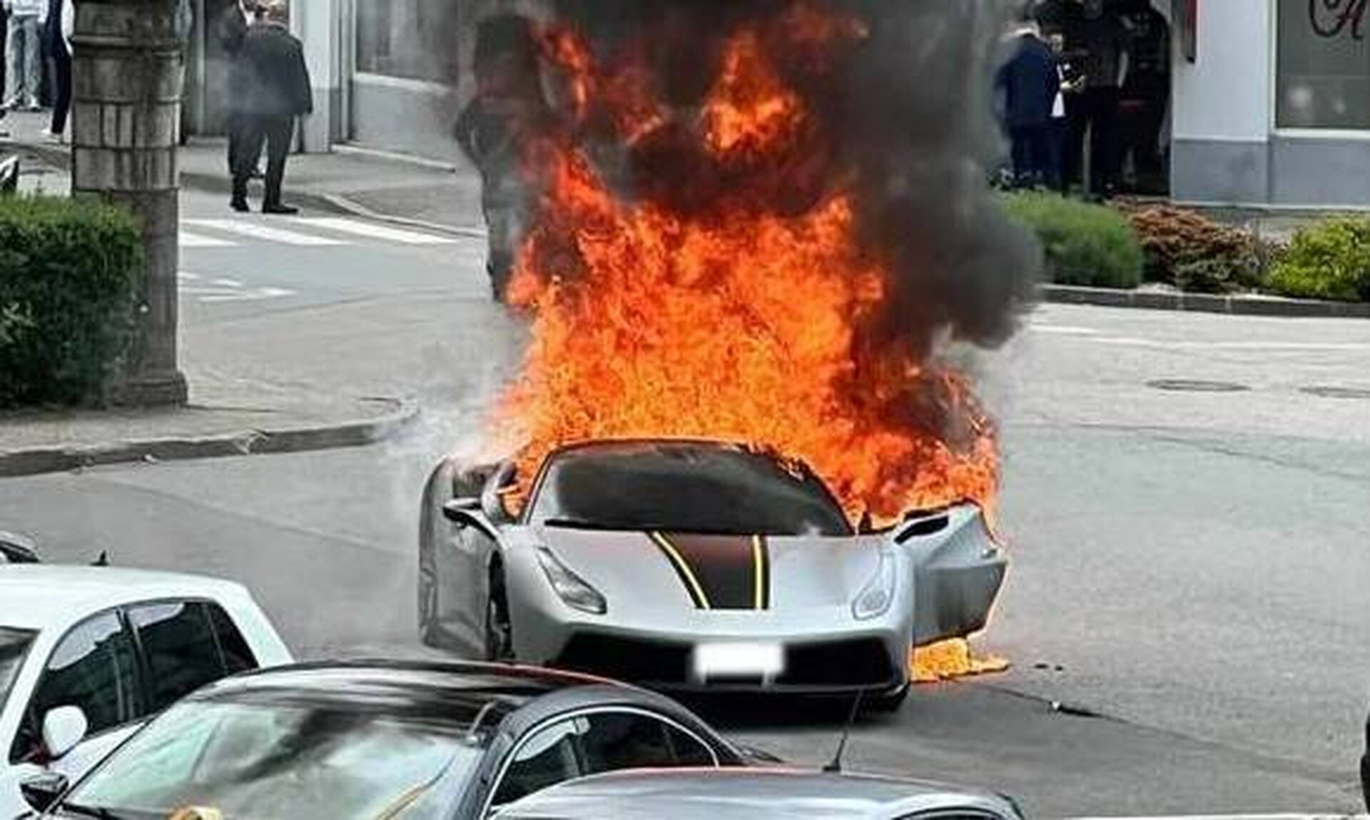 Όλα του γάμου δύσκολα και η Ferrari παρανάλωμα