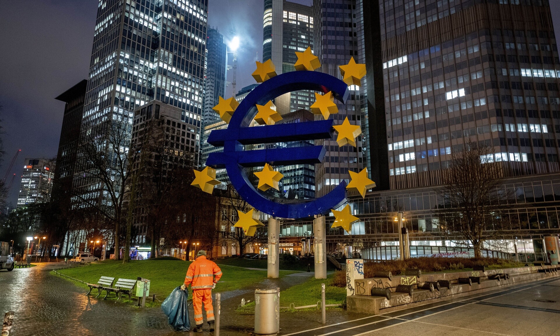 ΕΚΤ: Ετοιμάζει μείωση επιτοκίων  – Πότε θα «πέσουν» οι δόσεις στα στεγαστικά δάνεια