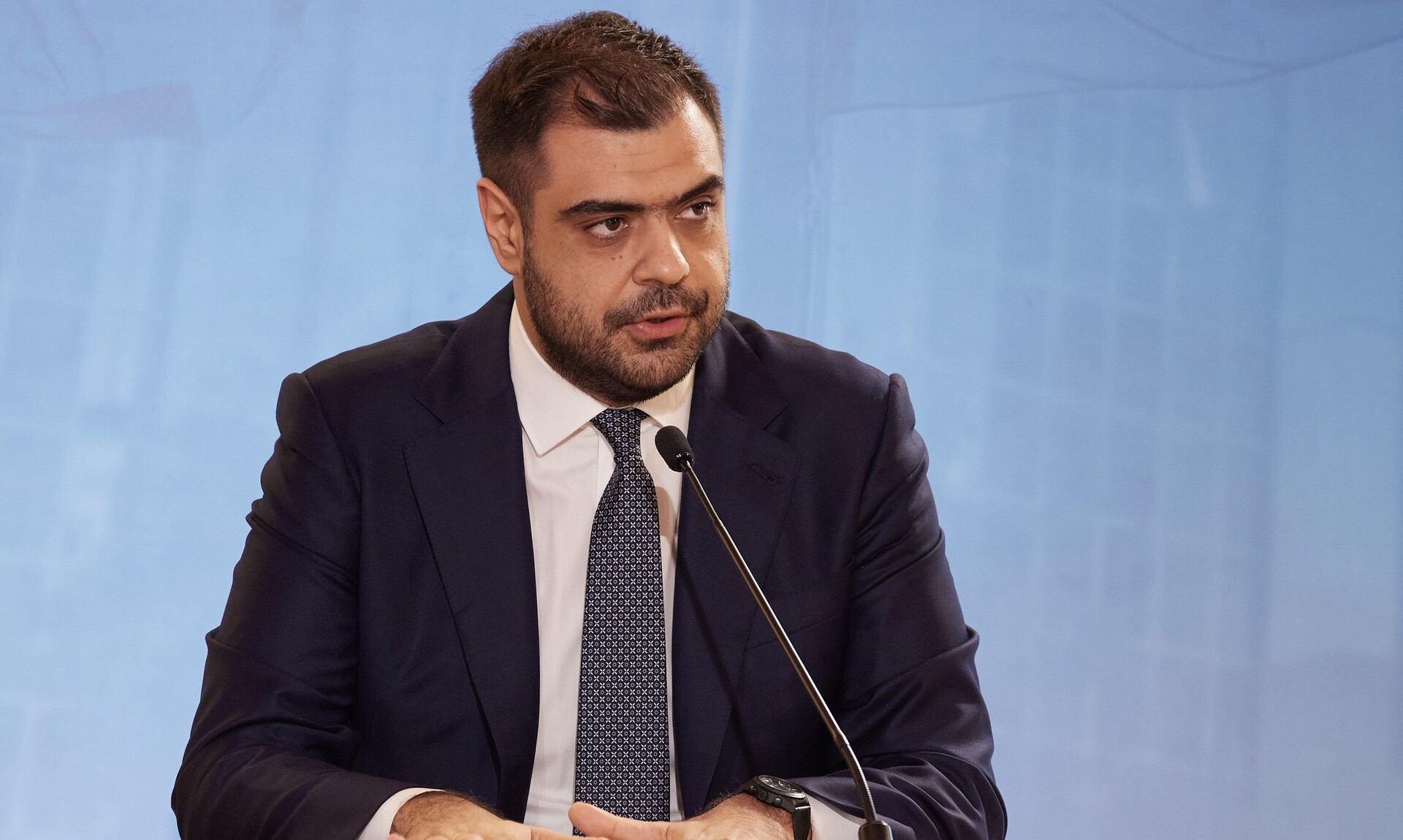 Live η ενημέρωση των πολιτικών συντακτών από τον Παύλο Μαρινάκη