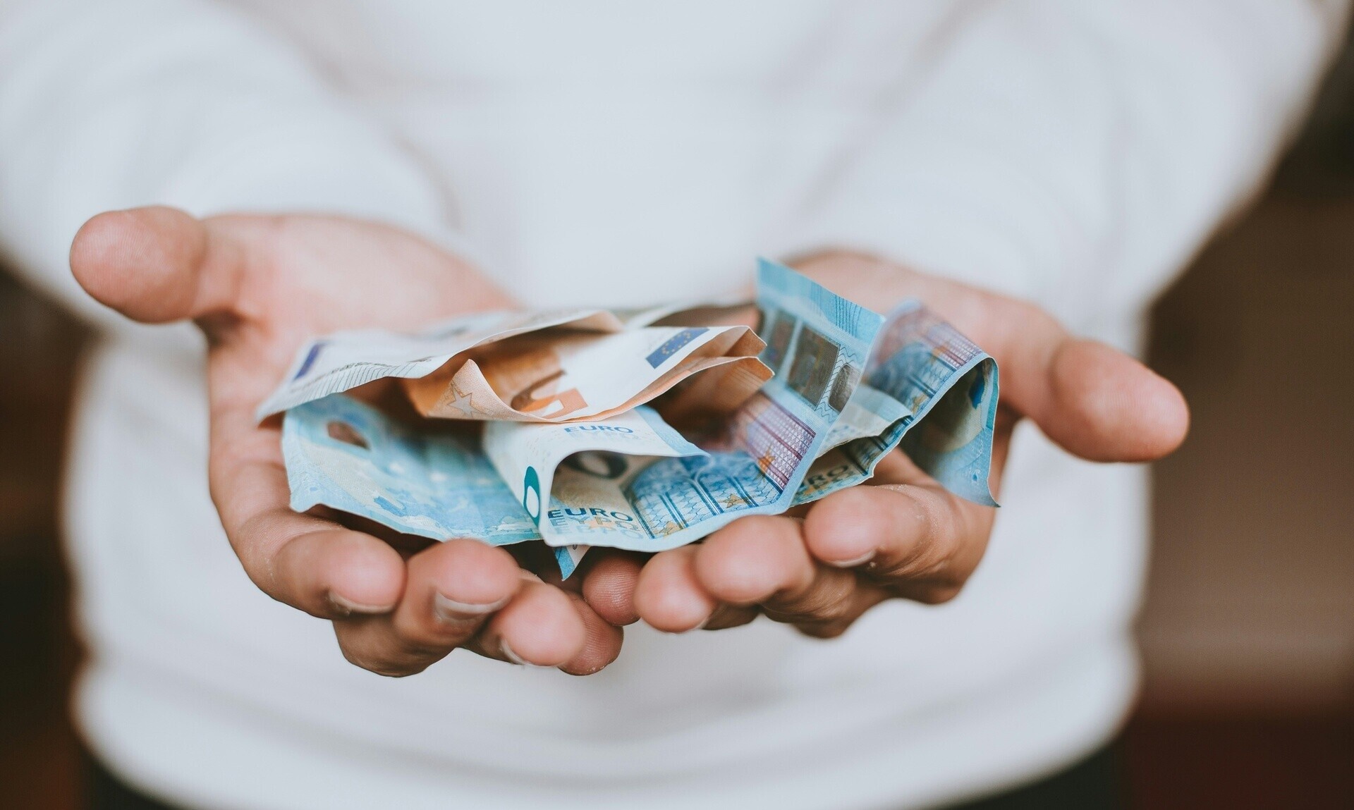 Σοκ για εκατομμύρια Έλληνες: Ποια επιδόματα κόβονται και πότε