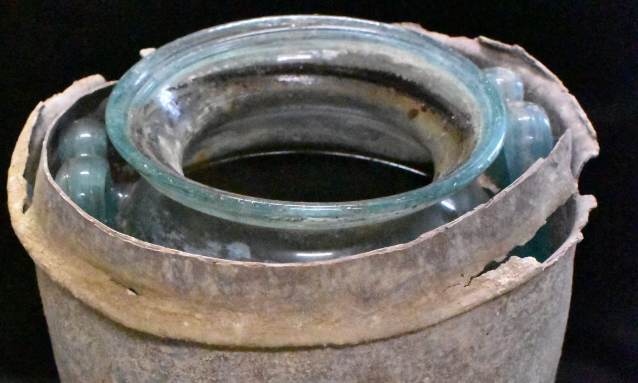 Βρέθηκε το αρχαιότερο κρασί του κόσμου από τα βάθη των αιώνων σε ρωμαϊκό μαυσωλείο