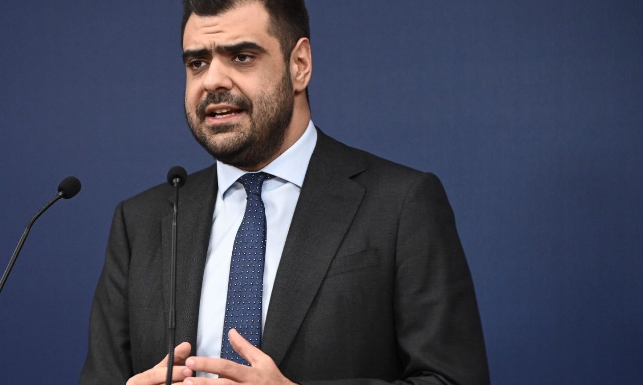 Ενημέρωση συντακτών από τον κυβερνητικό εκπρόσωπο – LIVE