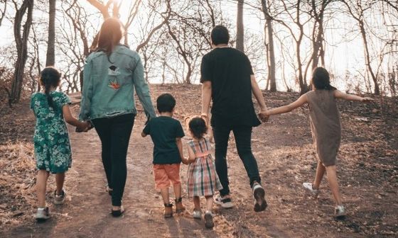 Επίδομα έως 600 ευρώ από τον ΟΠΕΚΑ: Ποιοι το δικαιούνται και τι πρέπει να κάνουν