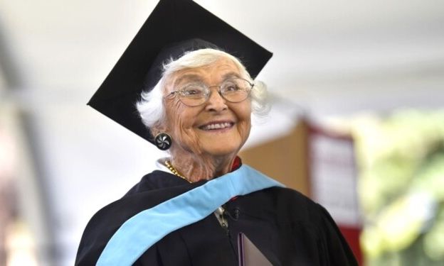 Φοιτήτρια ετών… 105: Πήρε μεταπτυχιακό μετά από 83 χρόνια – «Περίμενα πολύ καιρό γι’αυτό»
