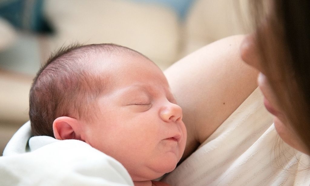 Επίδομα γέννας: Τι πρέπει να ξέρουν οι μητέρες – Πότε το δικαιούνται