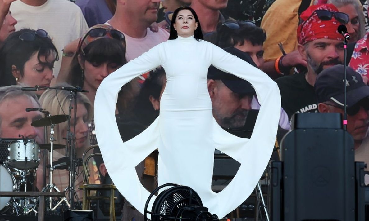 Μαρίνα Αμπράμοβιτς: «Επτά λεπτά συλλογικής σιωπής» στο Glastonbury για την ειρήνη