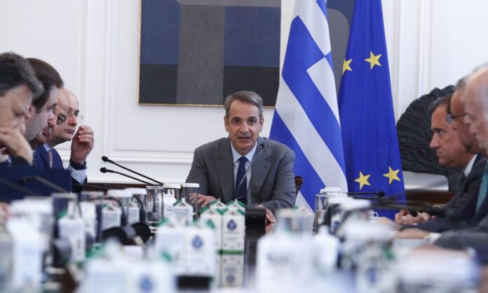 1562914-241296d2-mitsotakis-ypourgiko-symvoulio.jpg