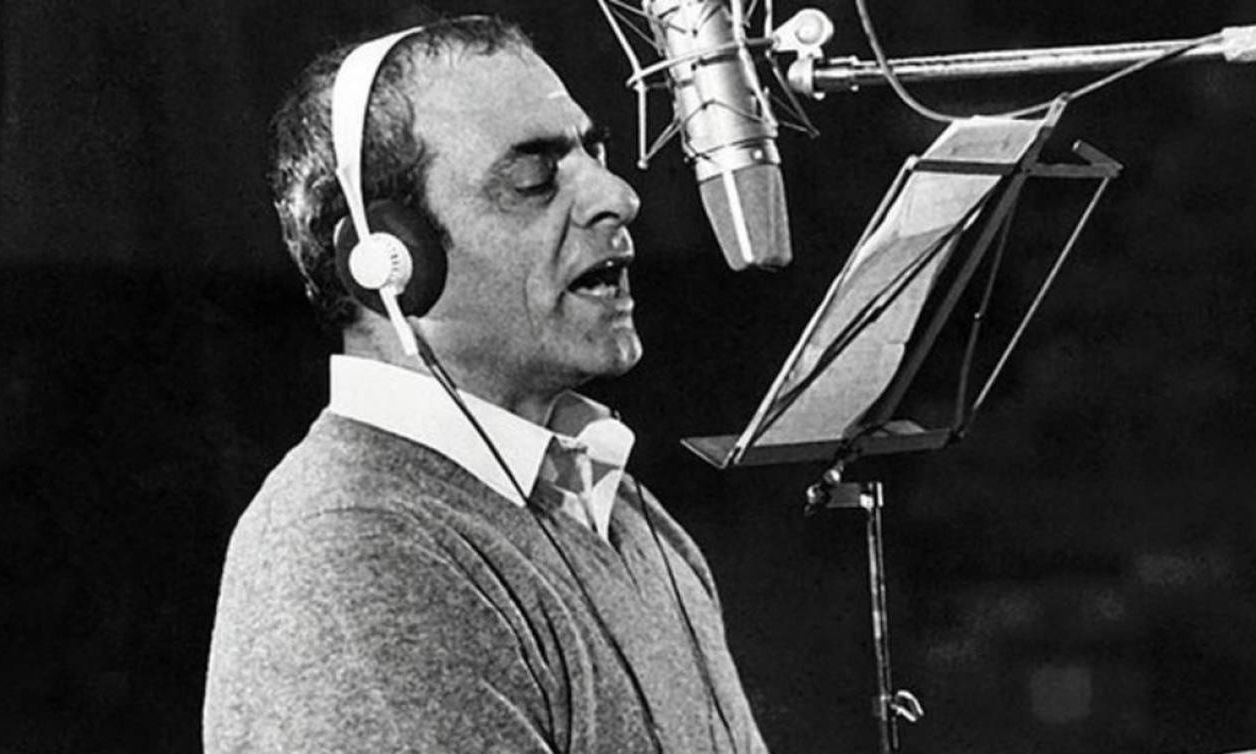 Στέλιος Καζαντζίδης: Η μουσικοθεατρική παράσταση «Υπάρχω» στο θέατρο Άλσος