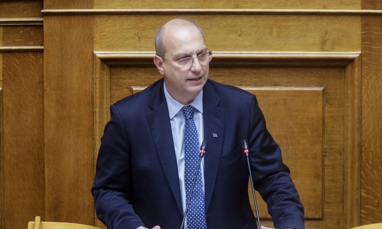 Οικονόμου: Η αποπολιτικοποίηση και η αποϊδεολογικοποίηση ενισχύουν ακροδεξιά και ακροαριστερά