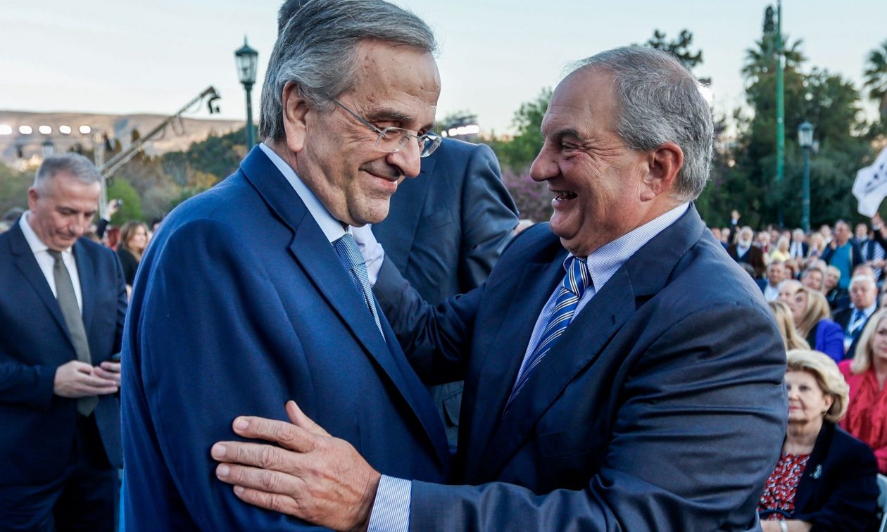 Εν μέσω χειροκροτημάτων η προσέλευση Καραμανλή- Σαμαρά στο Πολεμικό Μουσείο