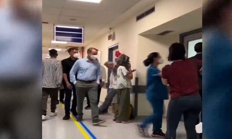 Στο Λαϊκό Νοσοκομείο ο Κυριάκος Μητσοτάκης – Η αιφνιδιαστική επίσκεψη