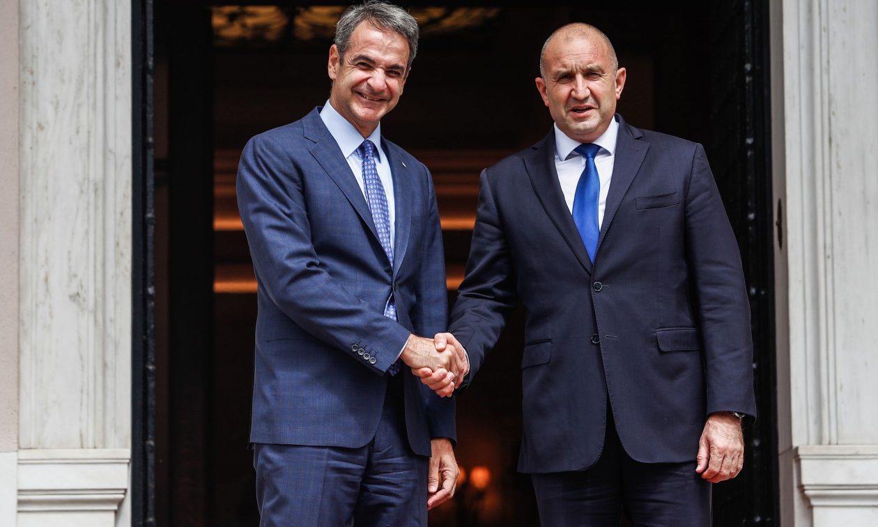 Συνάντηση Μητσοτάκη με τον πρόεδρο της Βουλγαρίας – «Στρατηγική και εταιρική η σχέση των χωρών μας»