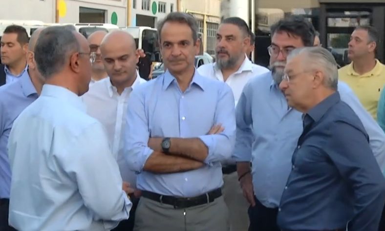 Στο αμαξοστάσιο του ΟΣΥ ο Κυριάκος Μητσοτάκης