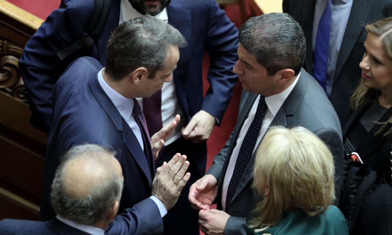 «Βράζει» η κυβέρνηση με τον Αυγενάκη: Αναμένει εξηγήσεις – Παρέμβαση Τασούλα