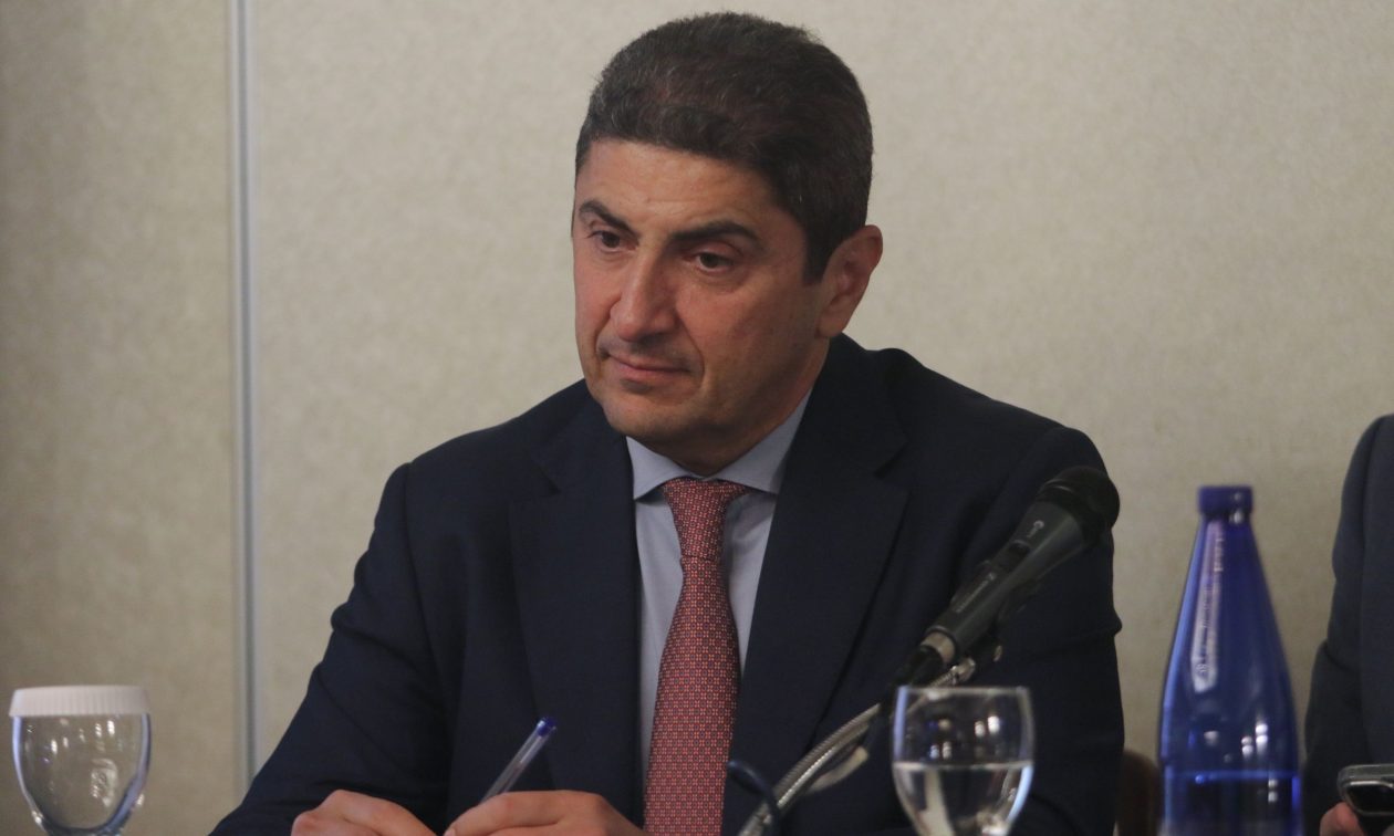 Λευτέρης Αυγενάκης: Ο υπάλληλος του αεροδρομίου υποβάλλει μήνυση εις βάρος του