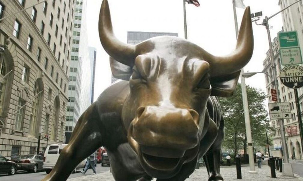 Ο πολιτικός κίνδυνος στις δυο πλευρές του Ατλαντικού θολώνει το επενδυτικό κλίμα στις αγορές