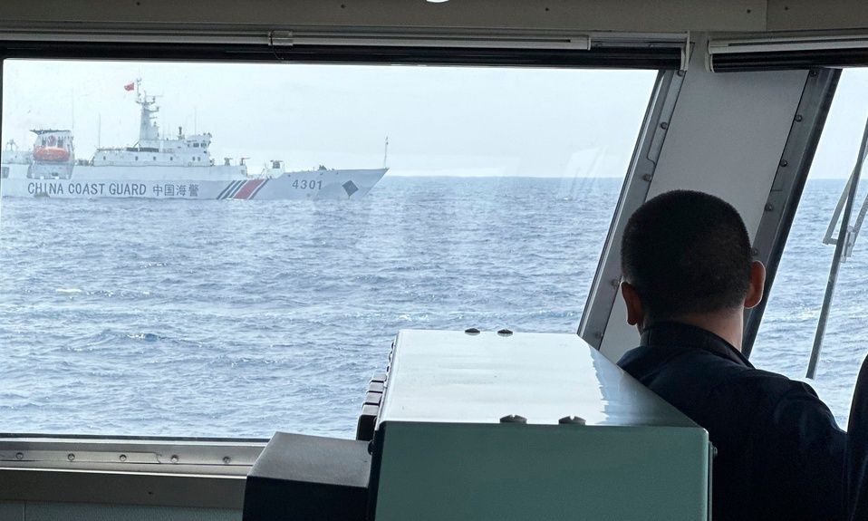 Ένταση στη Σινική Θάλασσα – Πλοίο της κινεζικής ακτοφυλακής έδεσε στην ΑΟΖ των Φιλιππίνων