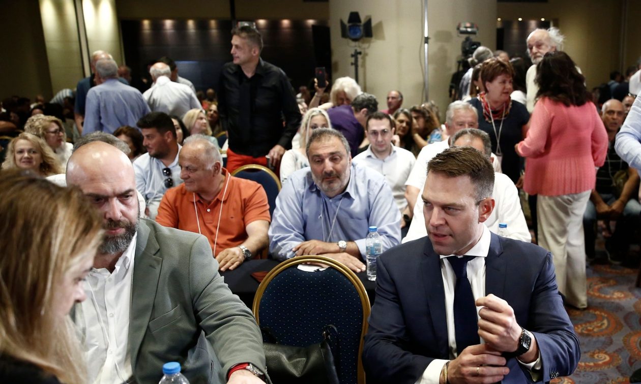 Επεισόδιο ανάμεσα στον Στέφανο Κασσελάκη και τον Θύμιο Γεωργόπουλο: Παραβιάζεις το καταστατικό