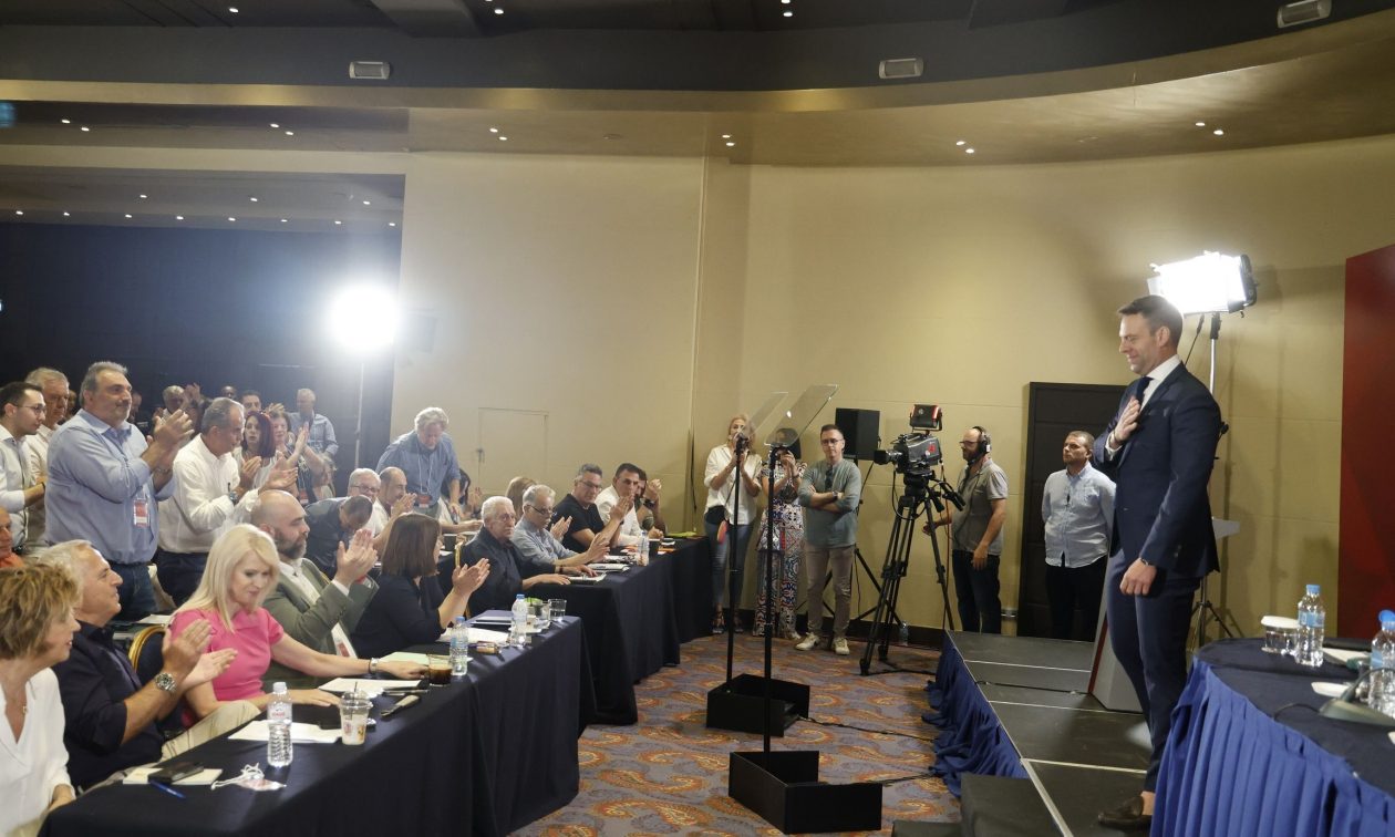 «Δημοκρατικός Συγκεντρωτισμός», αλά Κασσελάκη, υπό την απειλή διαγραφής