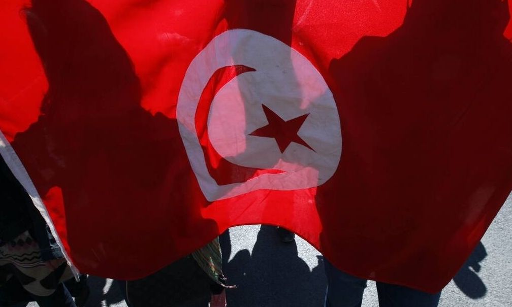 Τυνησία: Φυλάκισαν δικηγόρο γιατί… τόλμησε να ειρωνευτεί την κατάσταση στη χώρα της