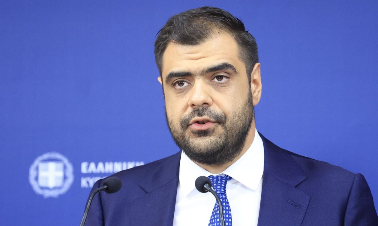 Ενημέρωση συντακτών από τον κυβερνητικό εκπρόσωπο Παύλο Μαρινάκη- LIVE