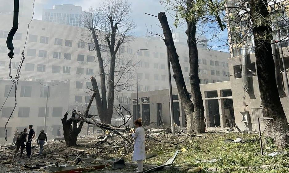 Ρωσικές αεροπορικές επιδρομές στο Κίεβο – Χτυπήθηκε παιδιατρικό νοσκομείο