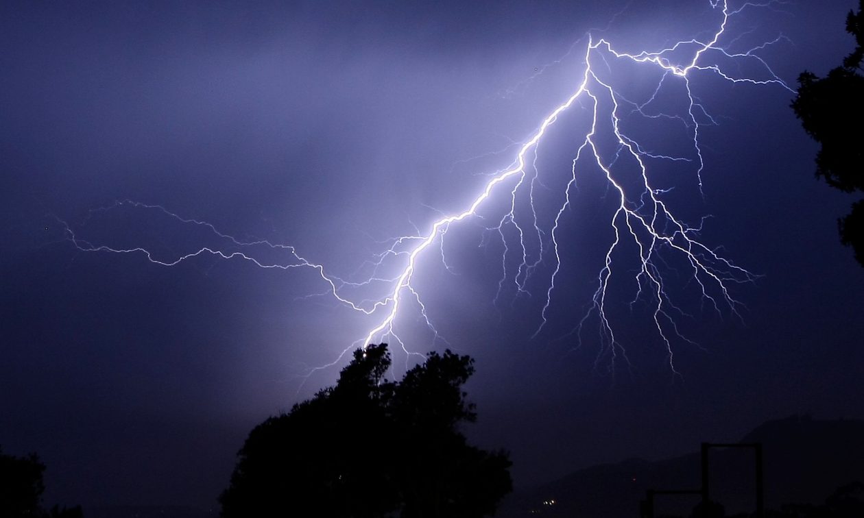 Πόσο επικίνδυνο είναι αν χτυπήσει κεραυνός το αεροσκάφος που ταξιδεύετε
