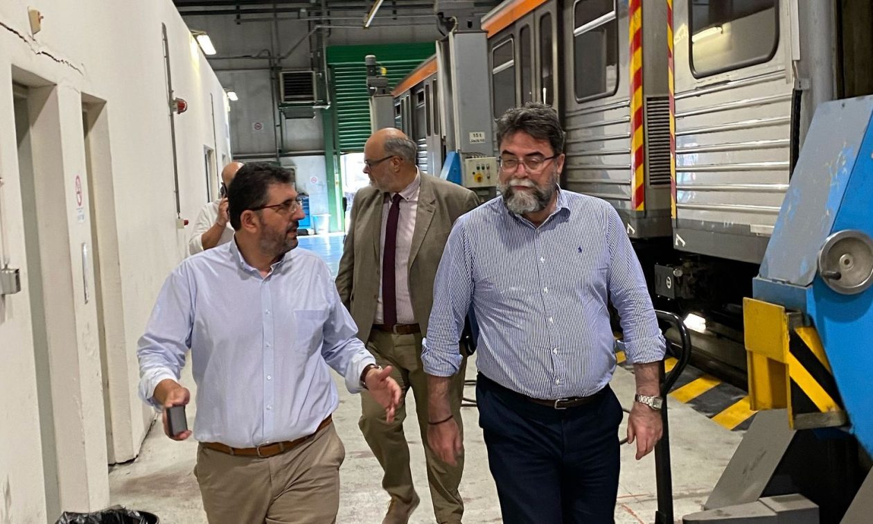 Αυτοψία του Βασίλη Οικονόμου στο Μετρό – Συνομιλία με τους επιβάτες και τους εργαζόμενους