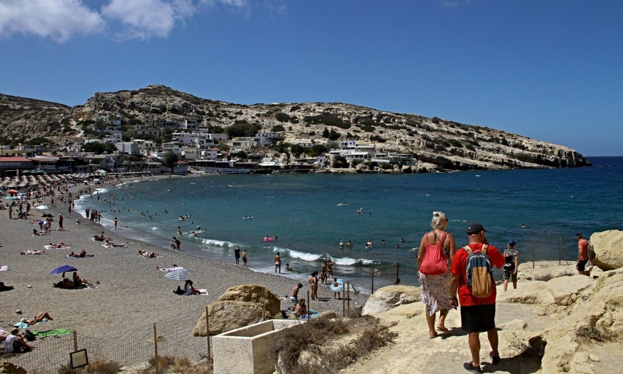 Ακρίβεια: «Φωτιά και λάβρα» το κόστος των διακοπών – Λιγότερες ημέρες επιλέγουν οι ταξιδιώτες