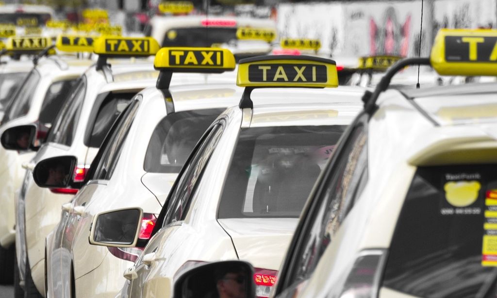 Ταξί: Απεργούν 11/7/2024 για τροπολογία για τα εκμισθωμένα επιβατηγά στις τουριστικές μεταφορές