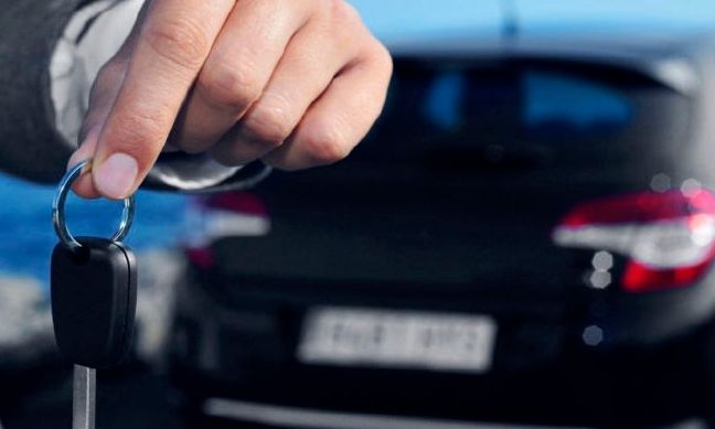 Στην Ελλάδα… όλα ακριβότερα: Πόσο κοστίζει η ενοικίαση ΙΧ στα νησιά και πόσο στο εξωτερικό