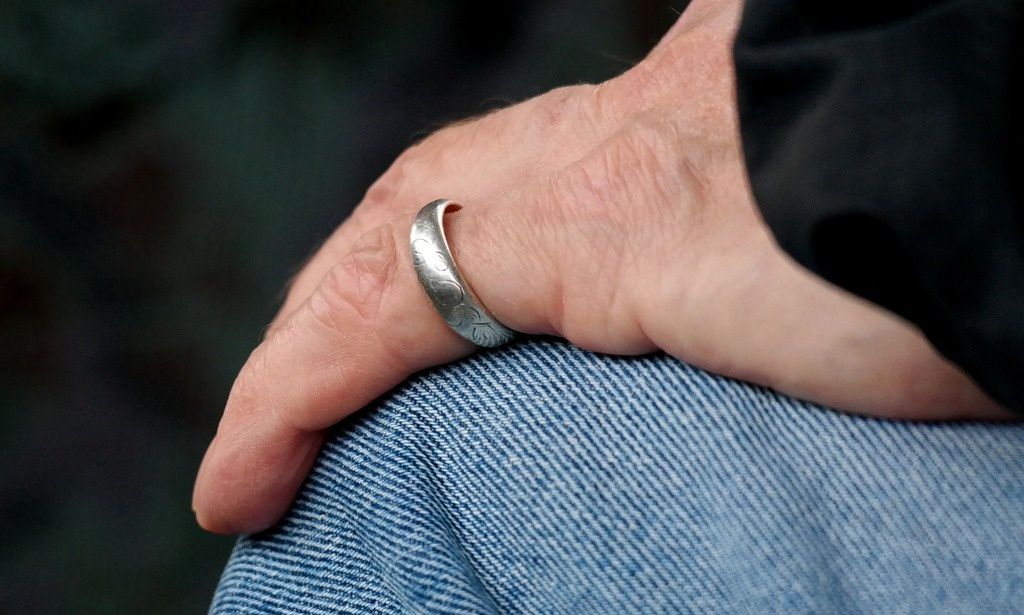 Συντάξεις: Ποιοι και ποιες δικαιούνται σύνταξη λόγω θανάτου;