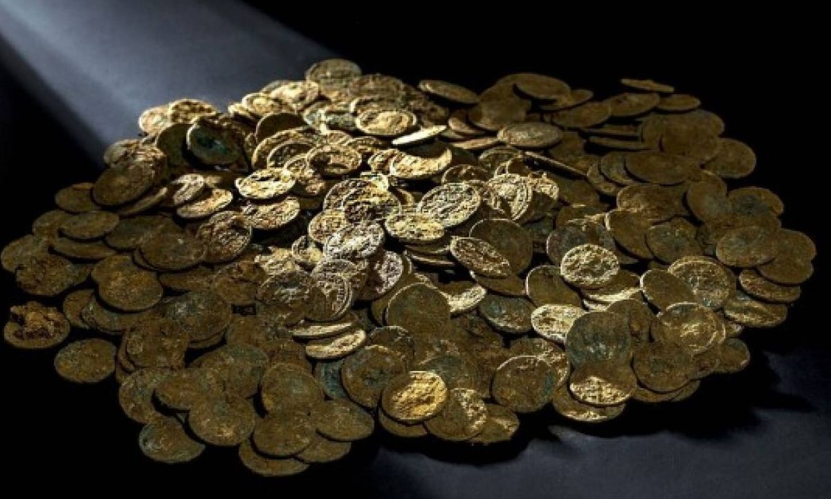 Χρησιμοποίησαν ανιχνευτή μετάλλων για να βρουν χαμένο θησαυρό – Πόσο αξίζουν τα νομίσματα σήμερα