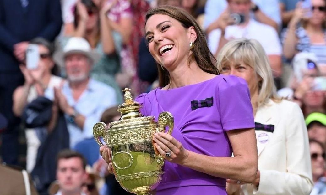 Αποθέωση για Κέιτ Μίντλετον στο Wimbledon – Σταρ η πριγκίπισσα Σαρλότ με τις γκριμάτσες της