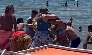 Ιταλία: Μαλλιοτραβήχτηκαν για μία ξαπλώστρ