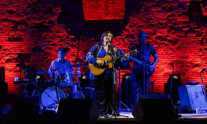 Sani Festival: Μάγεψε η Madeleine Peyroux με τις τζαζ μελωδίες της