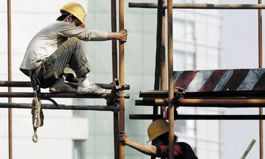 Καύσωνας: Υποχρεωτική παύση εργασιών 12.00 – 5 μ.μ. για εργαζόμενους σε εξωτερικούς χώρους