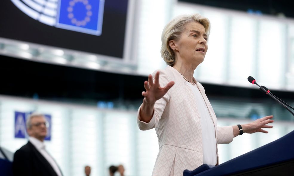 Φον ντερ Λάιεν: Επέστρεψε θριαμβευτικά στο τιμόνι της Κομισιόν – 401 την υπερψήφισαν