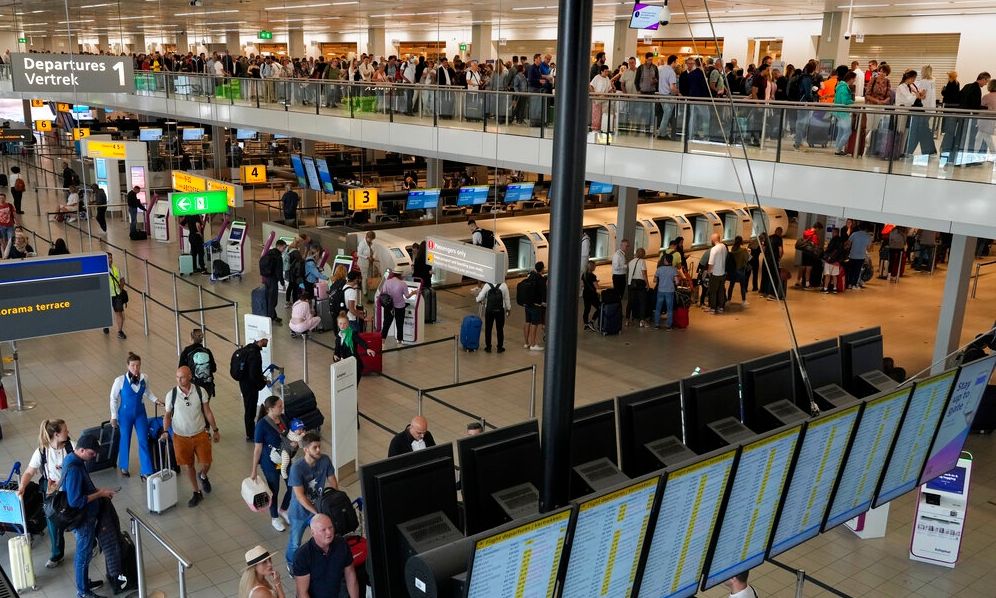 Χάος σε αεροδρόμια και σταθμούς: Το μπλακ άουτ στη Microsoft προκαλεί ταλαιπωρία και ερωτήματα