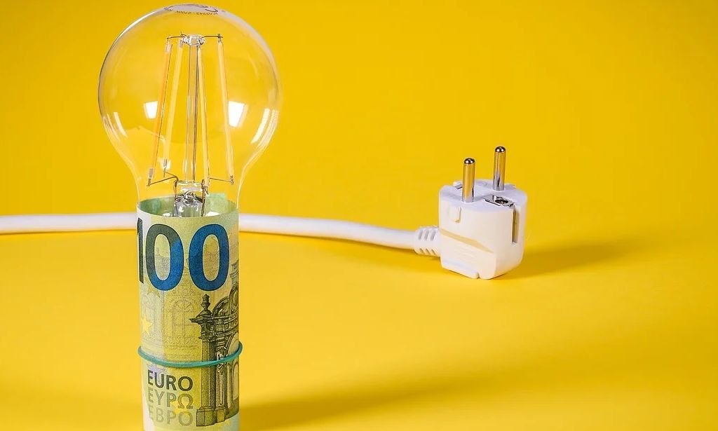 Ρεύμα: Ποια τιμολόγια και ποιοι θα επιδοτηθούν τον Αύγουστο