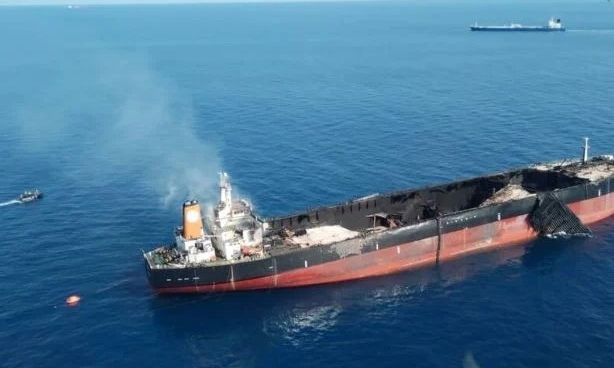 Μαλαισία: Δεξαμενόπλοιο συγκρούστηκε με δεξαμενόπλοιο – Πυρκαγιά στο σημείο του ατυχήματος