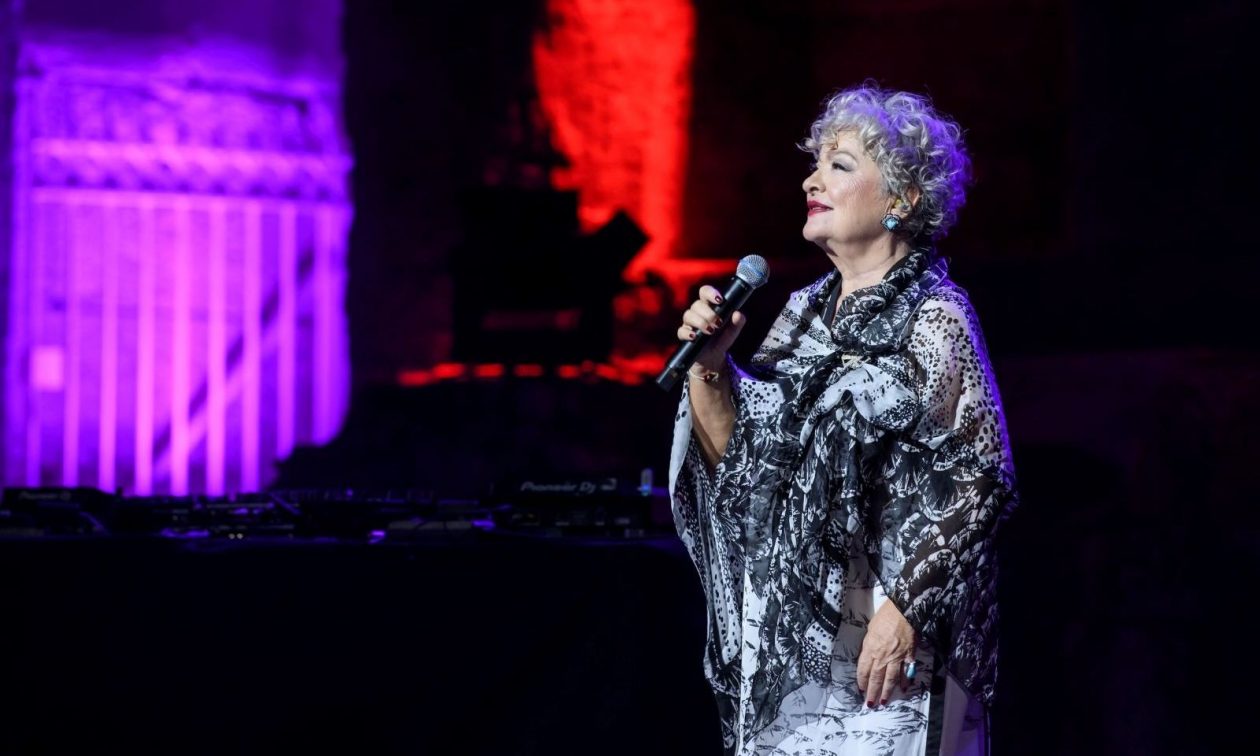 Τάνια Τσανακλίδου: Πενήντα καλοκαίρια και χειμώνες στο θέατρο Παλλάς