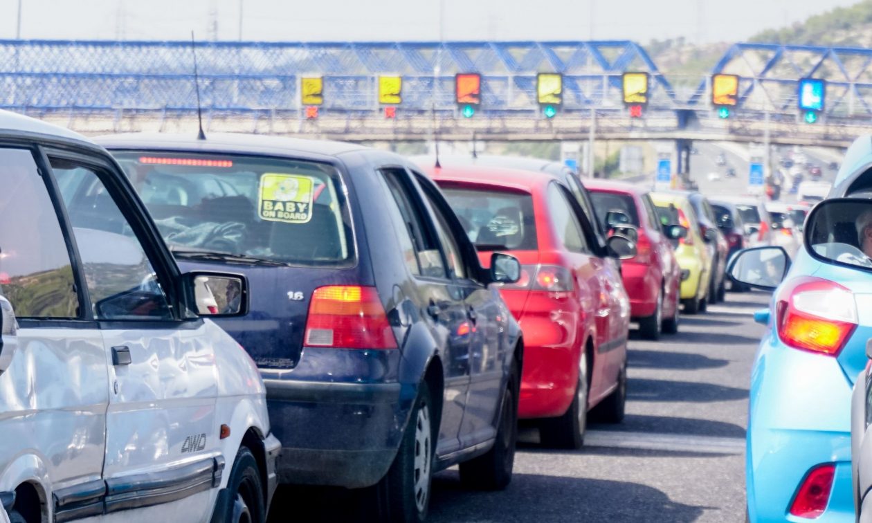 ΕΛΣΤΑΤ: Οι Έλληνες προτίμησαν πέρυσι τα ταξίδια με το αυτοκίνητο