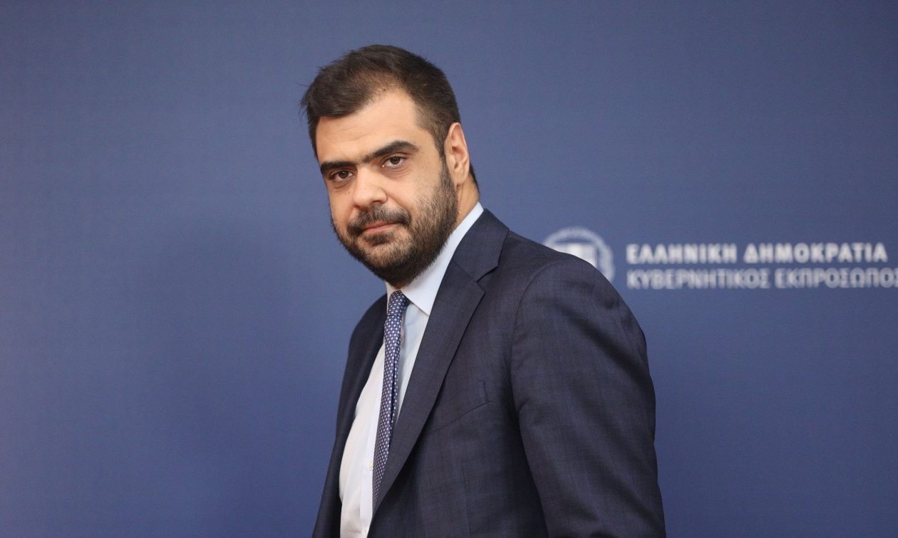 Η ενημέρωση των πολιτικών συντακτών από τον Παύλο Μαρινάκη – LIVE