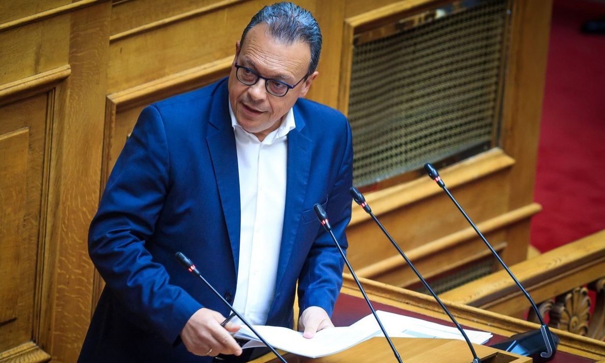 Ο Σωκράτης Φάμελλος ζητάει εξηγήσεις για την Τράπεζα Αττικής