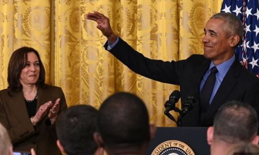 Κάμαλα Χάρις: Γιατί ο Μπαράκ Ομπάμα δεν την έχει στηρίξει ακόμη  – Τι «βλέπει» ο πρώην πρόεδρος